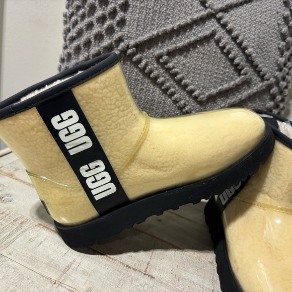 UGG Shoes - ❤️UGG Classic Clear Mini Boots-Sz 7